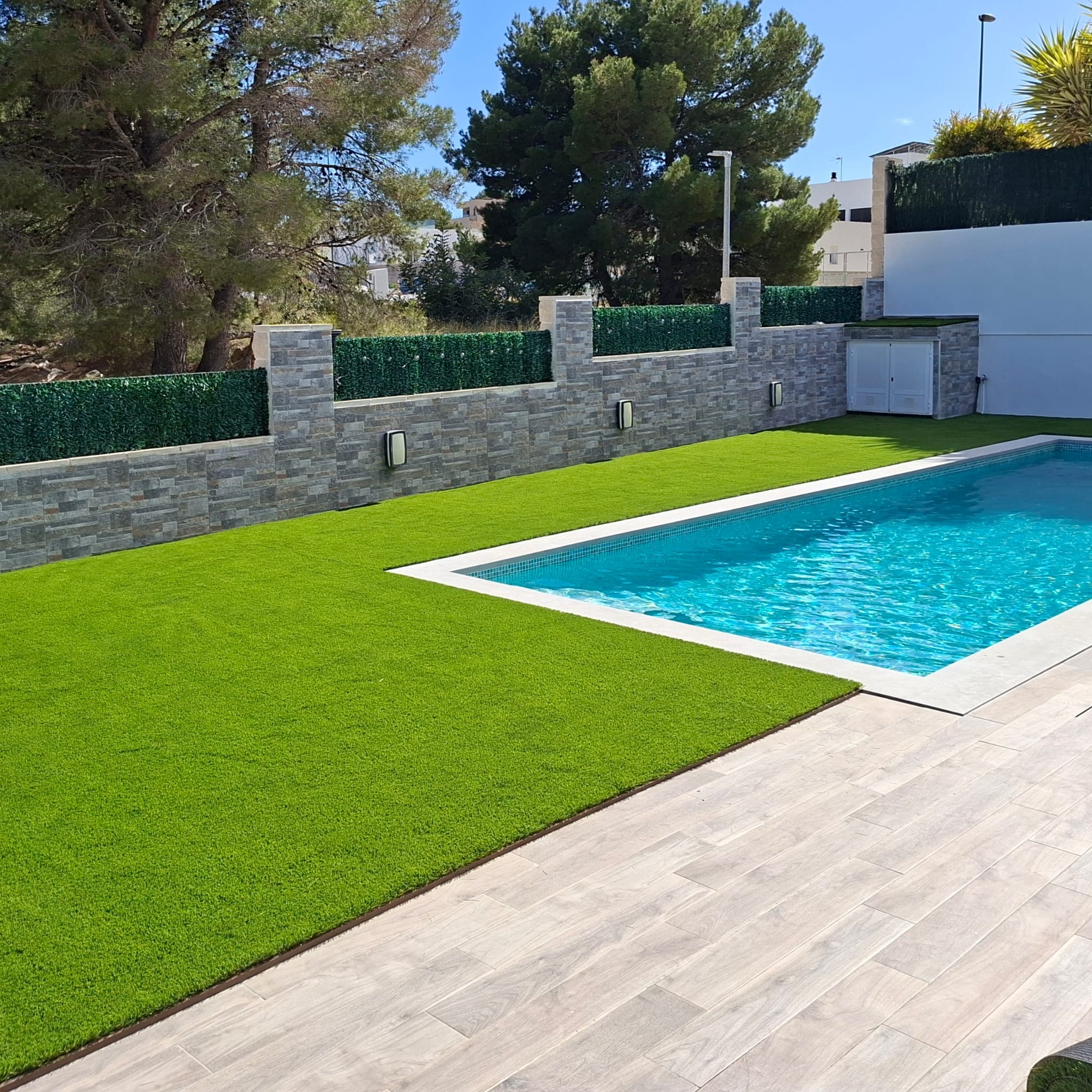 Holiday rental artificial grass garden Costa Blanca