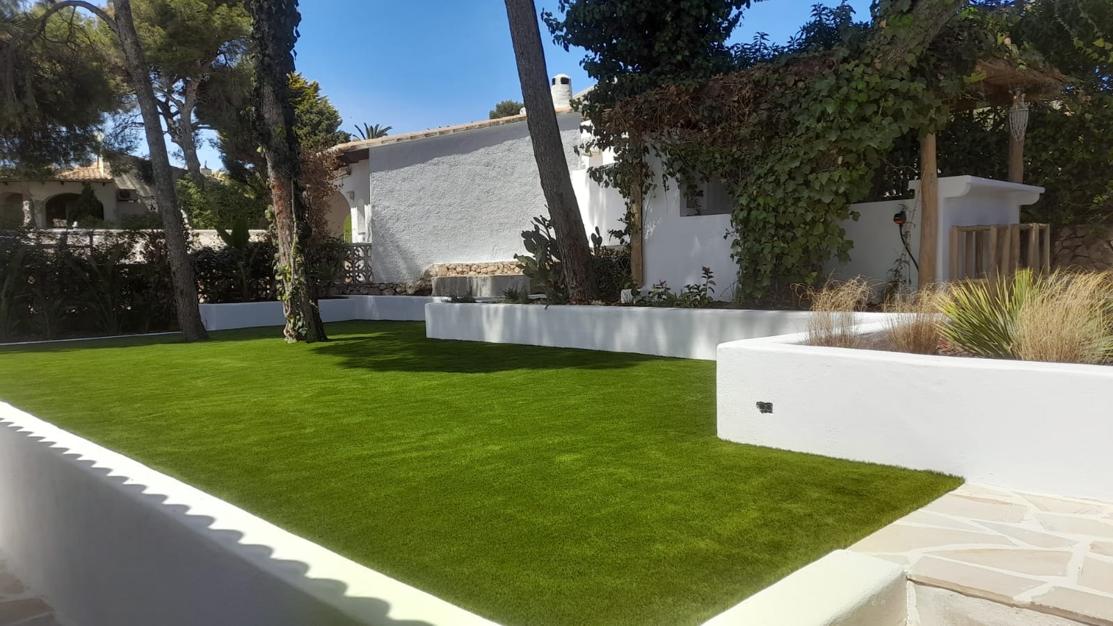 Raised white planter beds with artificial grass Costa Blanca