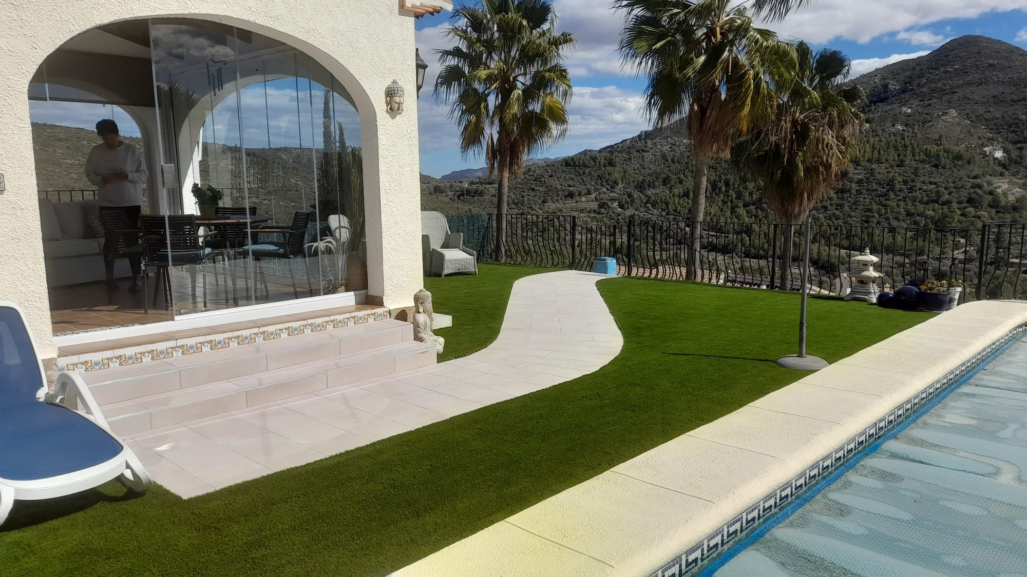 Villa garden with pool and artificial grass Costa Blanca